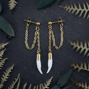 Close-up of the gold chain texture connecting the mink fang to the stud, highlighting the high-quality gold plating and polished bone aesthetic.
